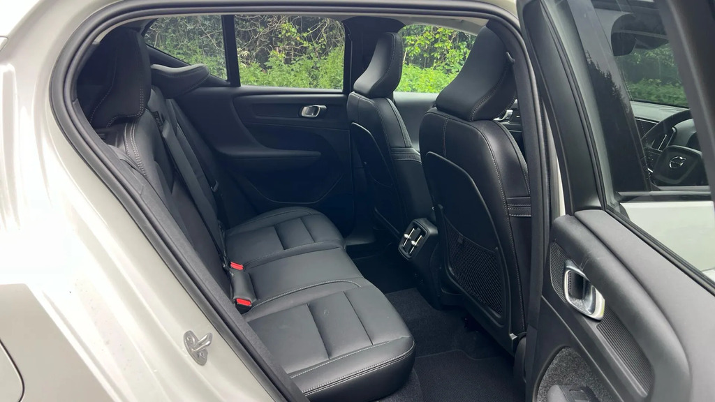Volvo XC40 2.0 B4p Ultimate Dark YA23CNZ #6