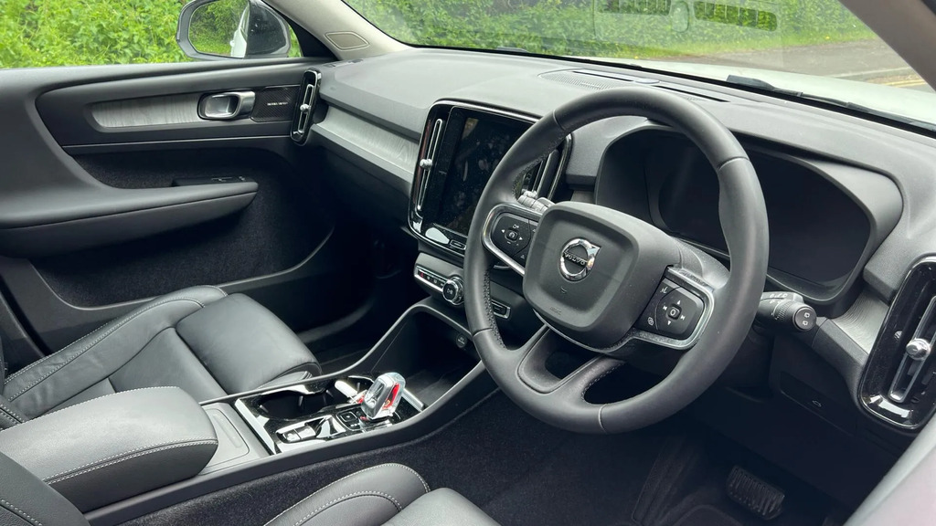 Volvo XC40 2.0 B4p Ultimate Dark YA23CNZ #4