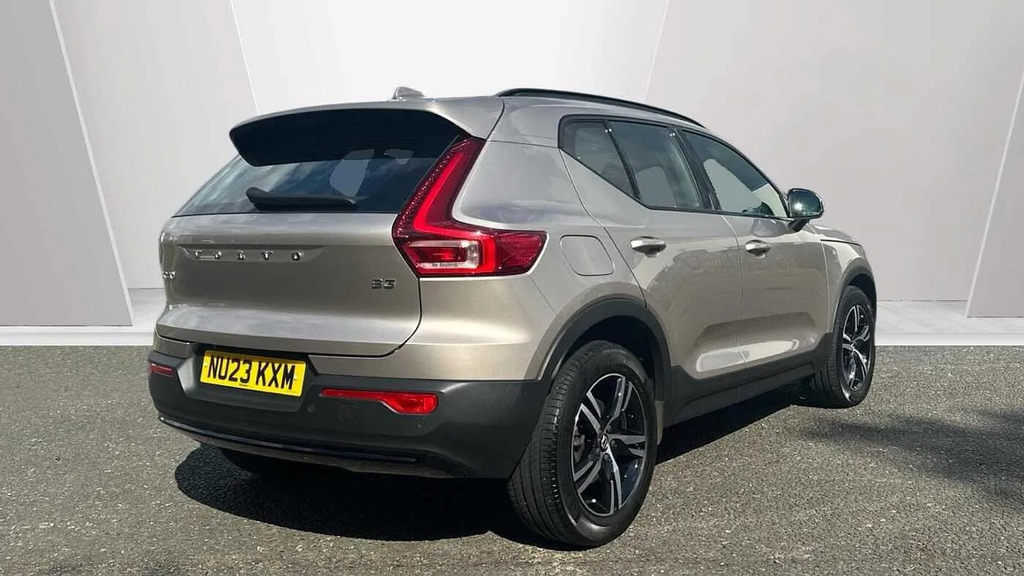 Volvo XC40 2.0 B3p Plus Dark NU23KXM  #2
