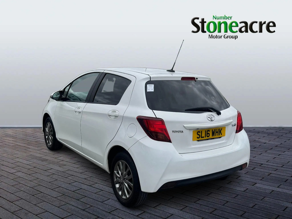 Toyota Yaris 1.33 Dual Vvt-i Icon Hatchback SL16WHK White #5