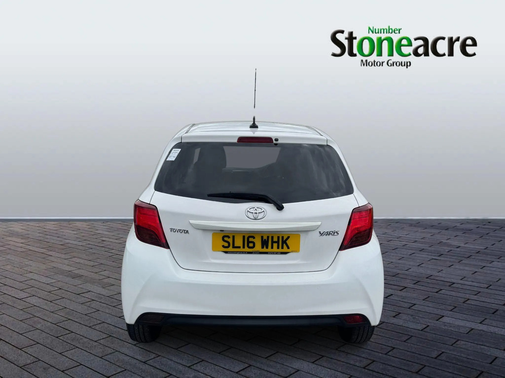 Toyota Yaris 1.33 Dual Vvt-i Icon Hatchback SL16WHK White #4