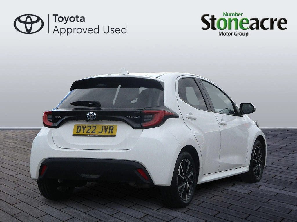 Toyota Yaris 1.5 Hybrid Design DY22JVR White #3