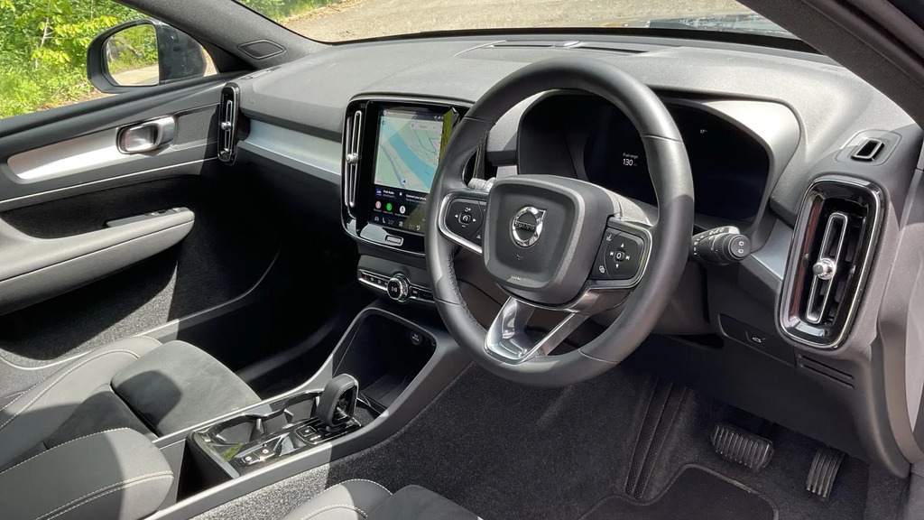 Volvo XC40 2.0 B4p Plus Dark RF25PXK #4