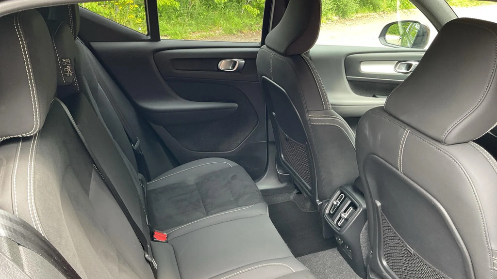 Volvo XC40 2.0 B4p Plus Dark RF25PXK #6