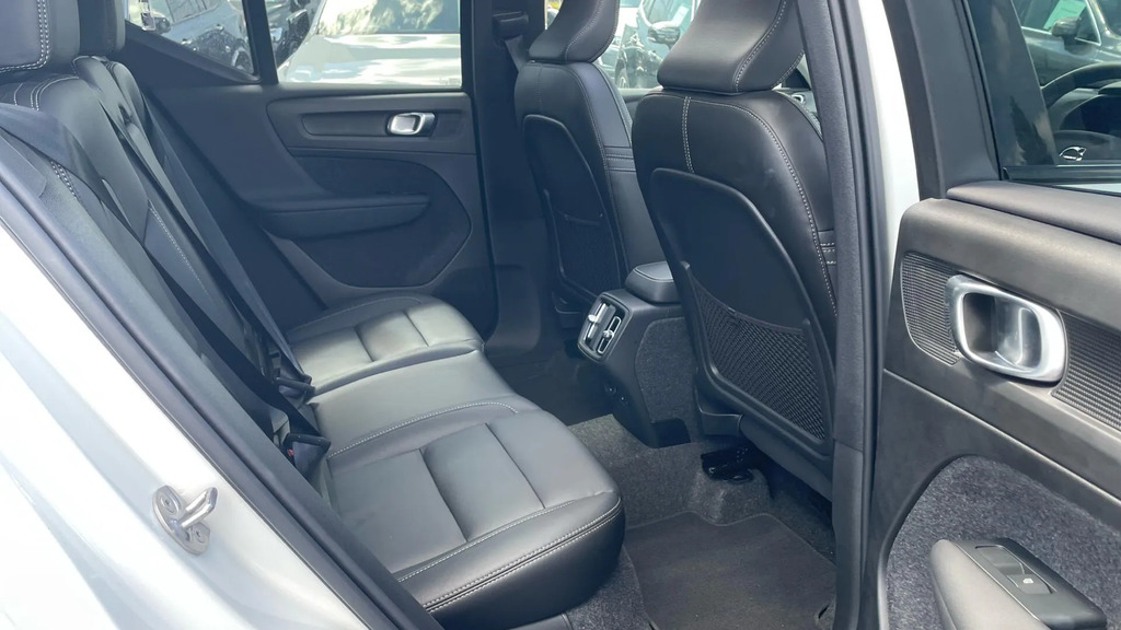 Volvo XC40 2.0 B3 Mhev Ultra Dark Dct Euro 6 Ss YM25EUA #6