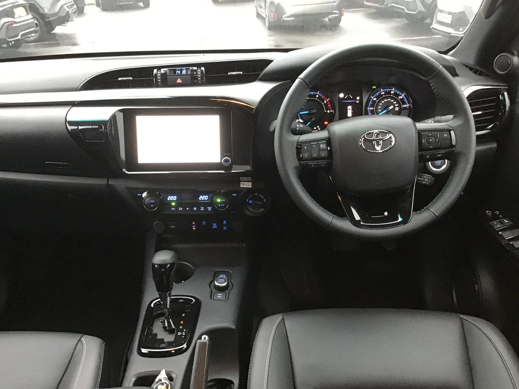 Toyota HILUX 2.8 D-4d-h Invincible X 4Wd Euro 6 NA75ETX #6
