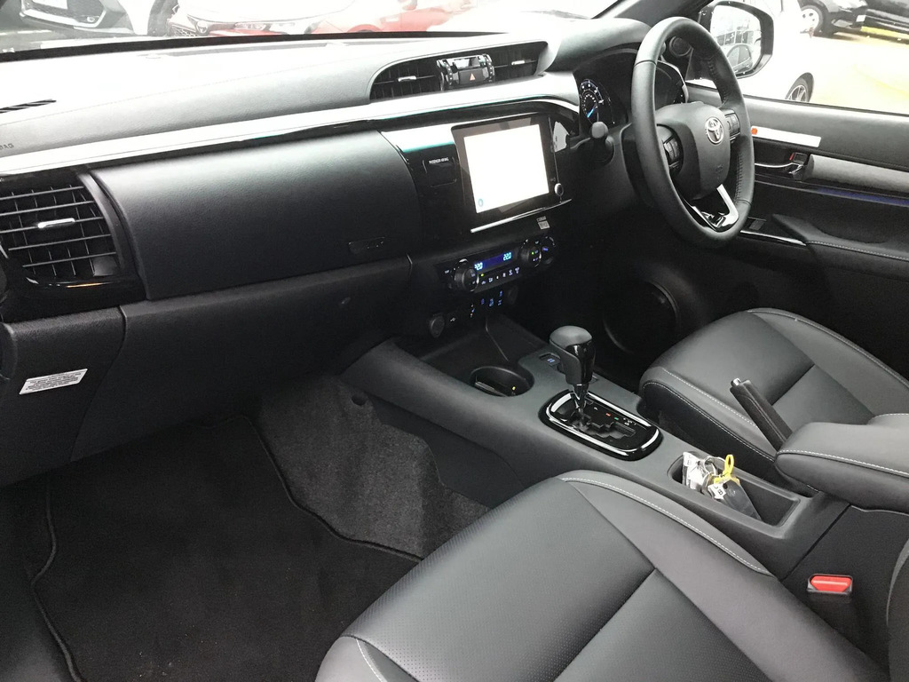 Toyota HILUX 2.8 D-4d-h Invincible X 4Wd Euro 6 NA75ETX #5