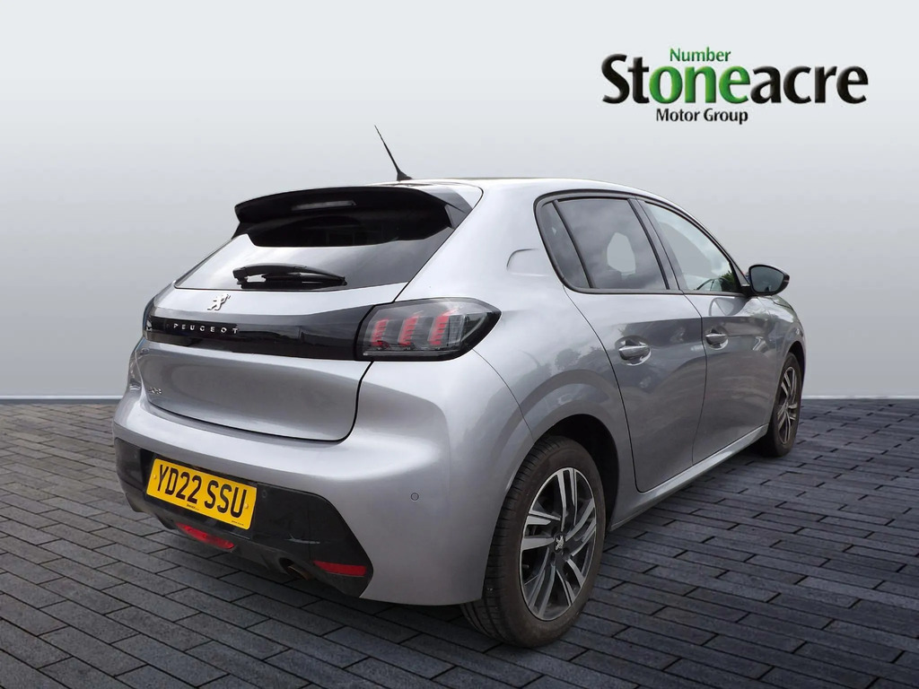 Peugeot 208 1.2 Puretech Allure Premium Hatchback  #3