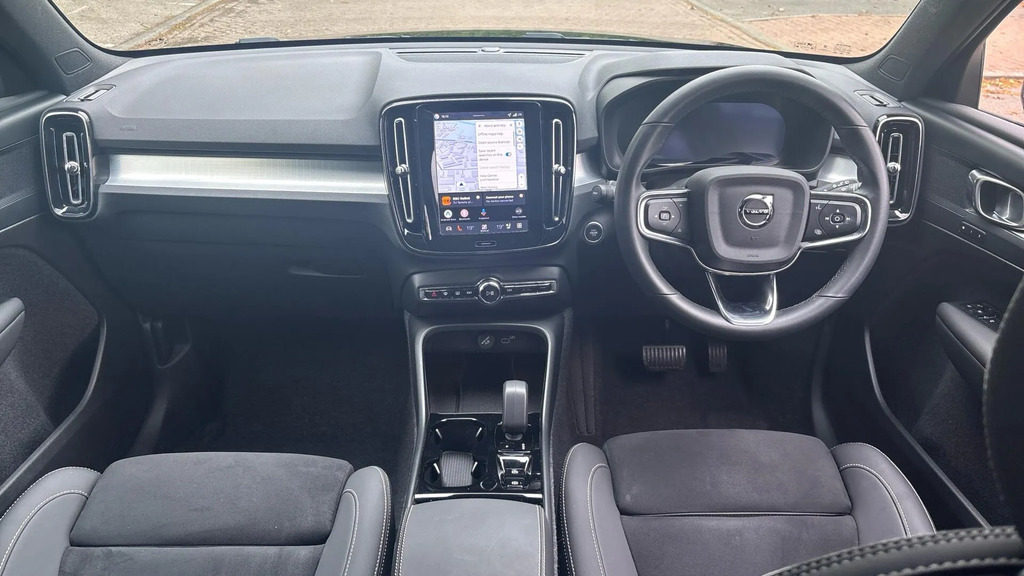 Volvo XC40 2.0 B4p Plus Dark RF25NPA #5