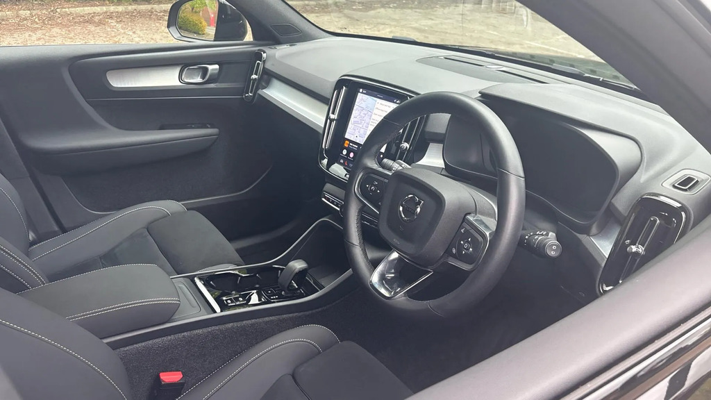 Volvo XC40 2.0 B4p Plus Dark RF25NPA #4