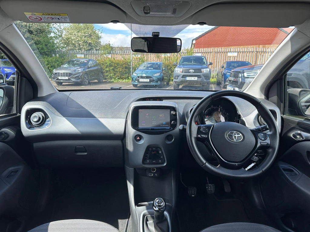 Toyota Aygo 1.0 Vvt-i X-plore Hatchback YG68OZV  #5