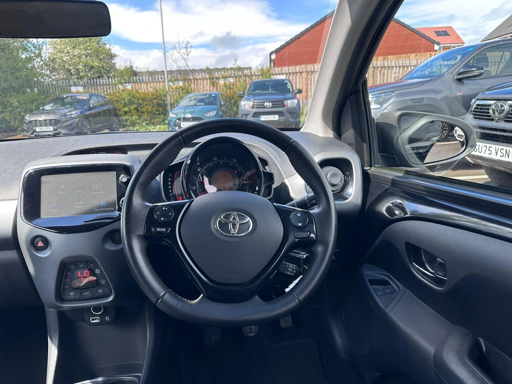 Toyota Aygo 1.0 Vvt-i X-plore Hatchback YG68OZV  #6