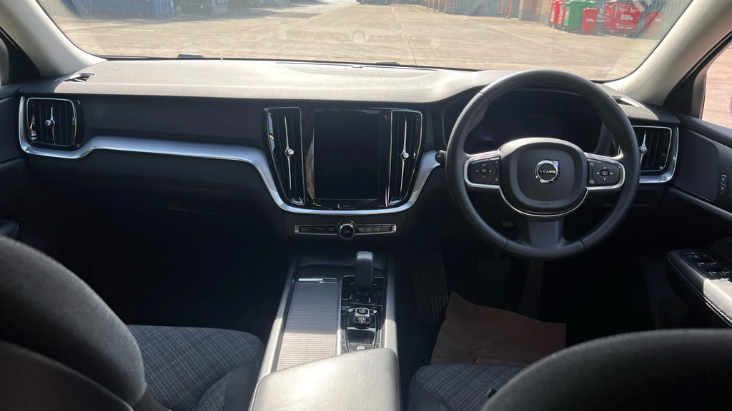 Volvo V60 2.0 B3p Core YC72USZ Grey #5