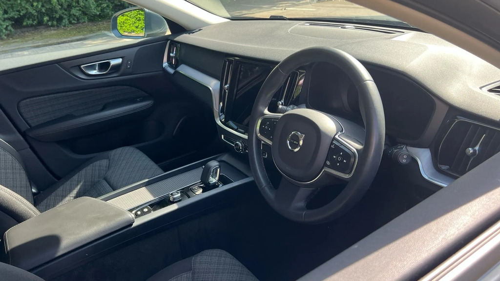 Volvo V60 2.0 B3p Core YC72USZ Grey #4