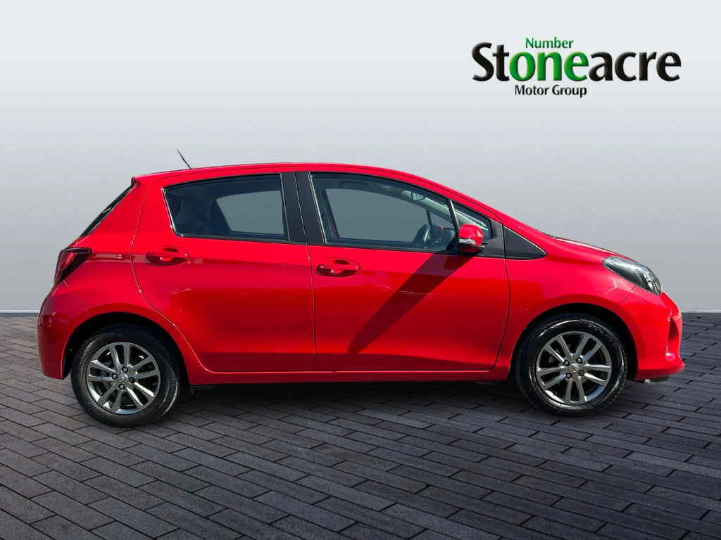 Toyota Yaris 1.33 Vvt-i Icon YM64EWN Red #2