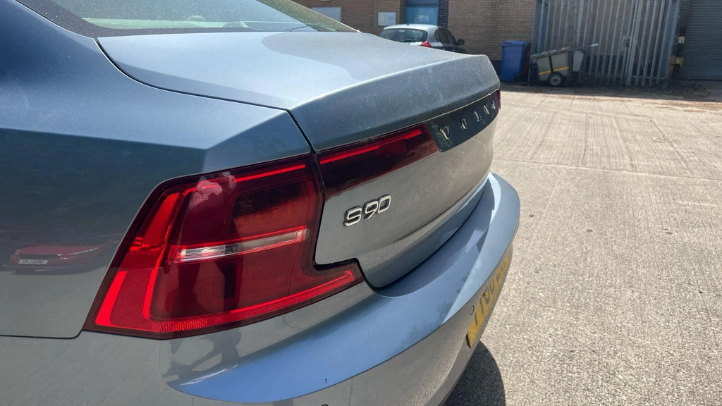 Volvo S90 Saloon Black #32