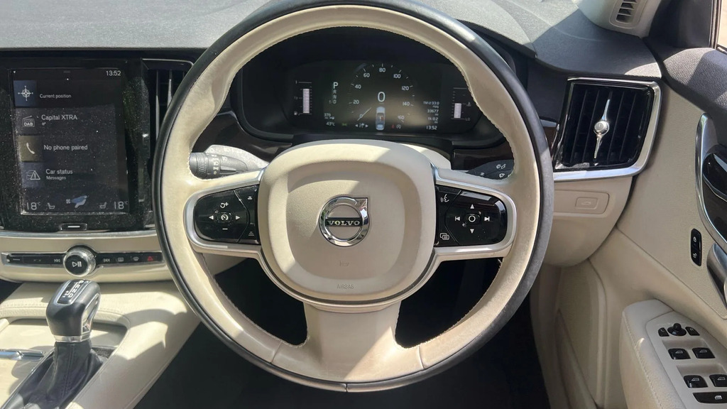 Volvo S90 Saloon Black #31