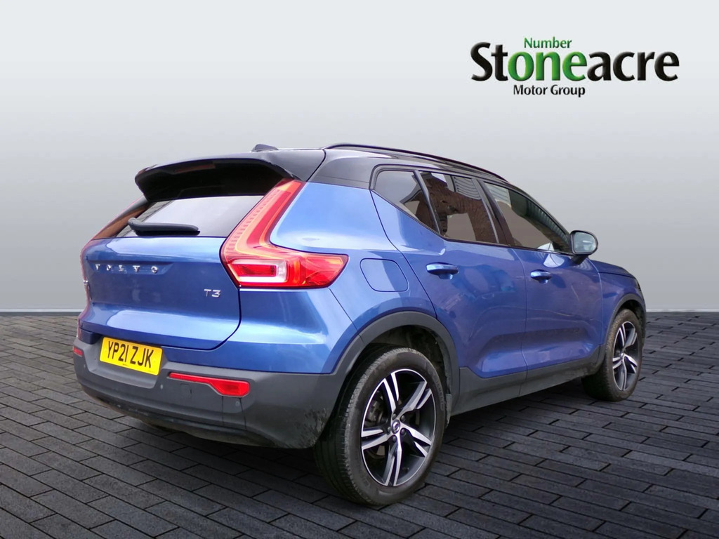 Volvo XC40 R-design T3 163 Hp YP21ZJK #3