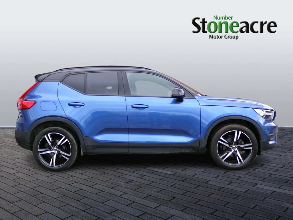 Volvo XC40 R-design T3 163 Hp YP21ZJK #2