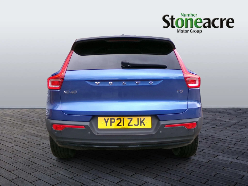 Volvo XC40 R-design T3 163 Hp YP21ZJK #4