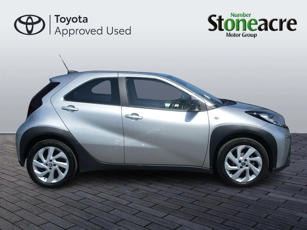 Toyota Aygo X 1.0 Vvt-i Pure NG23UFC  #2
