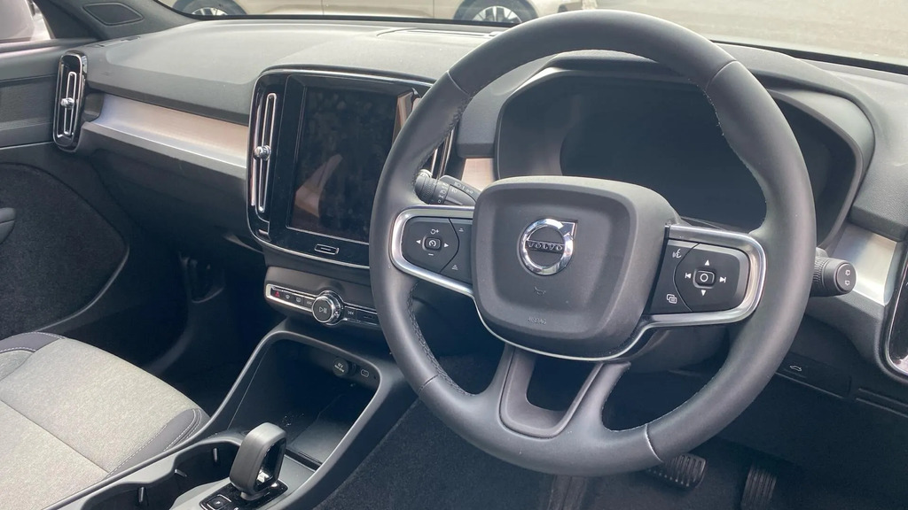 Volvo XC40 Core B3 163 Hp YM25OSR  #4