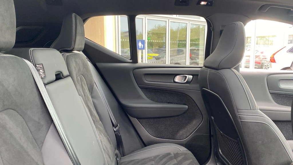 Volvo XC40 2.0 B4p Ultimate Dark YP74ULE  #6