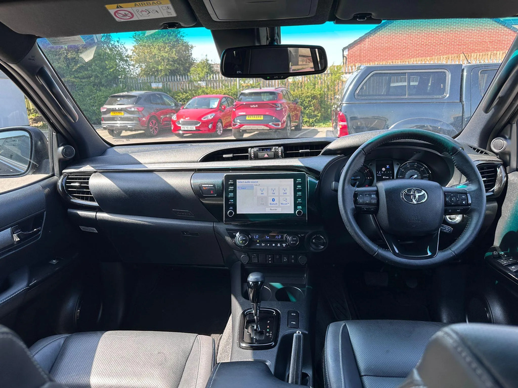 Toyota HILUX Invincible X Dcab Pick Up 2.8 D-4d  #5