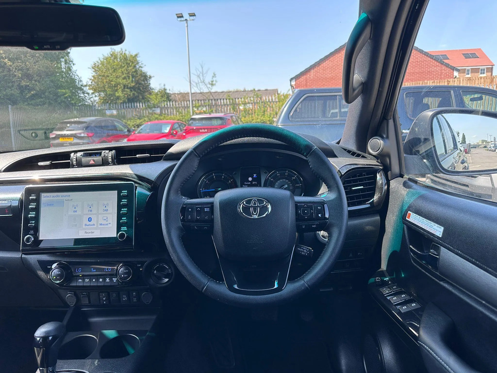 Toyota HILUX Invincible X Dcab Pick Up 2.8 D-4d  #6