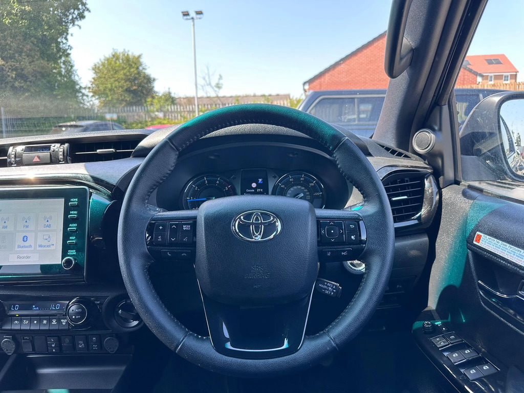 Toyota HILUX Invincible X Dcab Pick Up 2.8 D-4d  #6