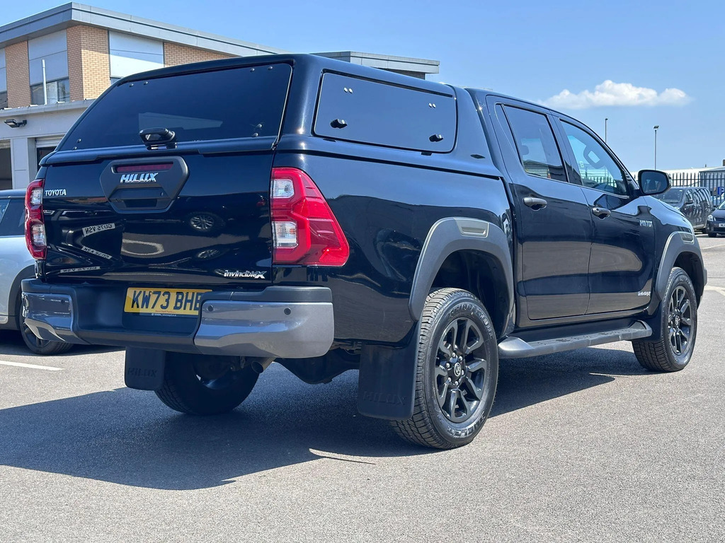 Toyota HILUX Invincible X Dcab Pick Up 2.8 D-4d  #2