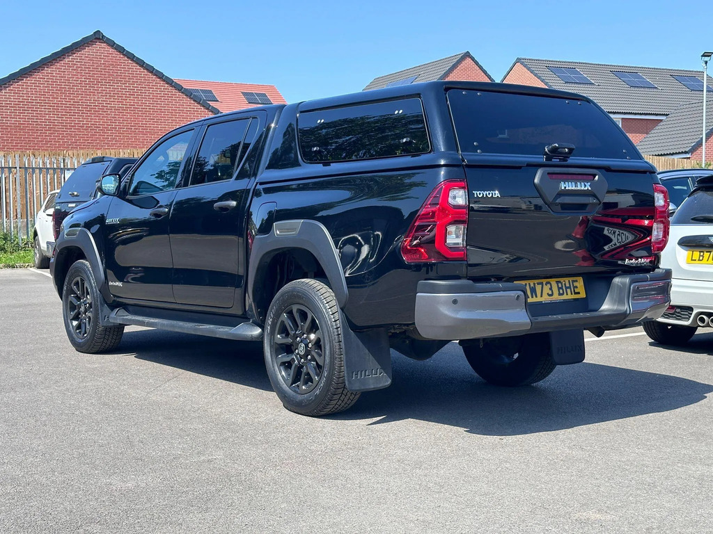 Toyota HILUX Invincible X Dcab Pick Up 2.8 D-4d  #4