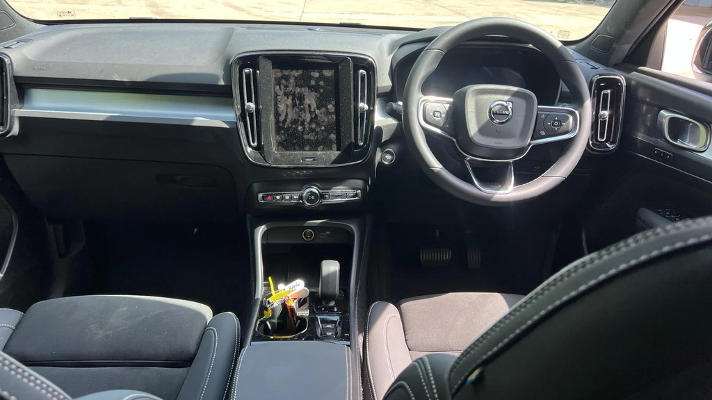 Volvo XC40 2.0 B4p Plus Dark RV75PXY #5