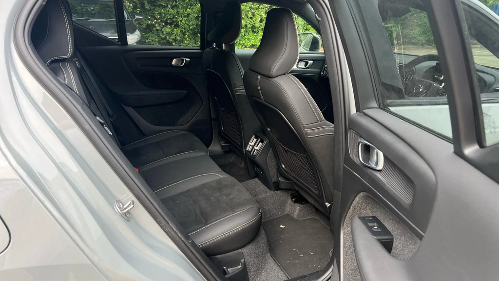 Volvo XC40 2.0 B4p Plus Dark RO75OUF #6
