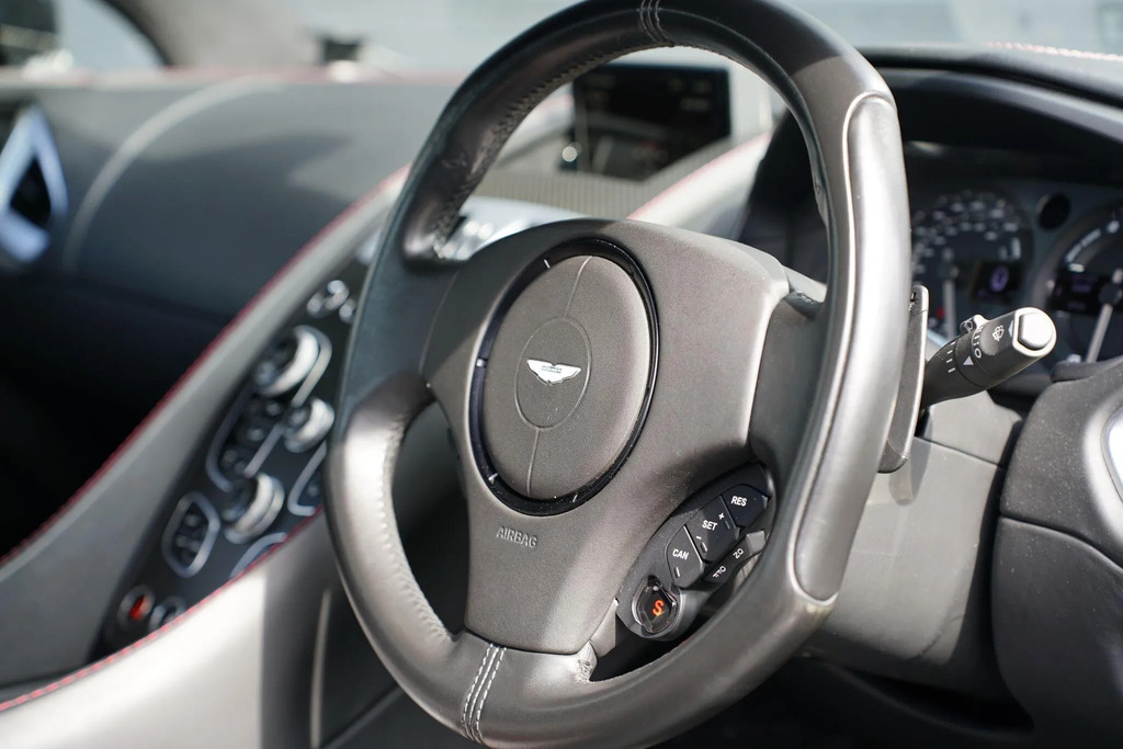 Aston Martin Vanquish V12 Black #25