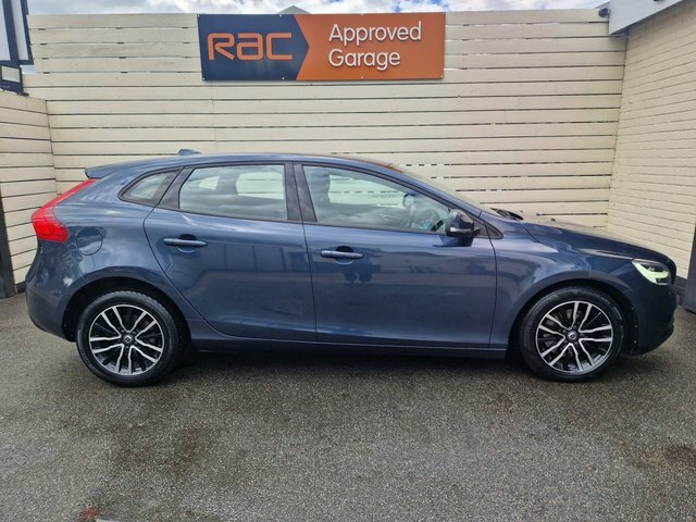 Volvo V40 2.0 T2 Momentum Nav Plus Hatchback Manu Blue #4