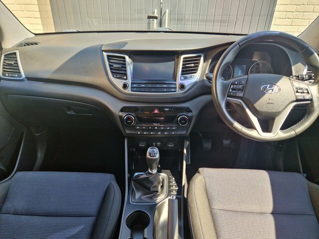 Hyundai Tucson 1.6 Gdi Blue Drive Se Nav Suv Eu DK66LCM Black #6
