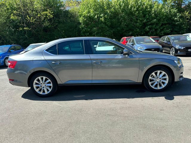 Skoda Superb 1.5 Tsi Act Se Grey #4