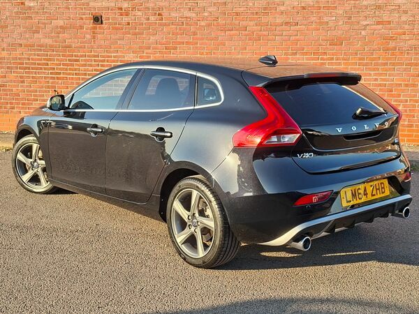 Volvo V40 1.6 T2 120 R-design. Black #5