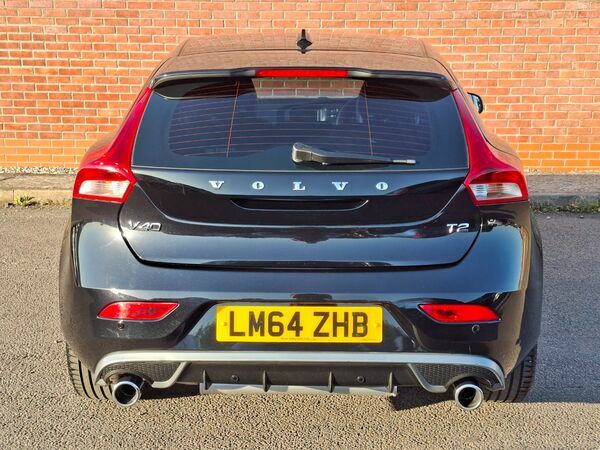 Volvo V40 1.6 T2 120 R-design. Black #6