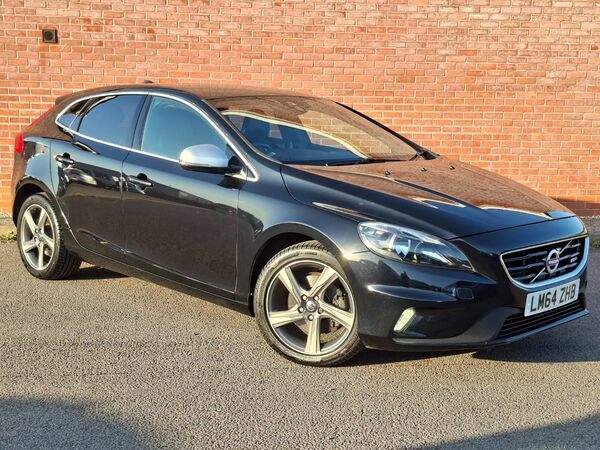 Volvo V40 1.6 T2 120 R-design. Black