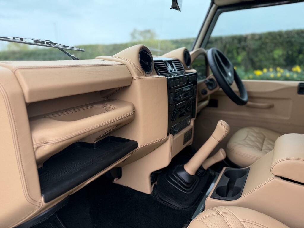 Land Rover Defender 110 2.0 D240 Se 110 Black #26