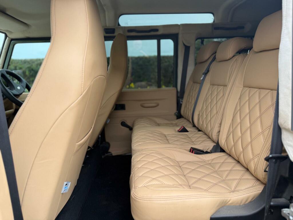 Land Rover Defender 110 2.0 D240 Se 110 Black #40
