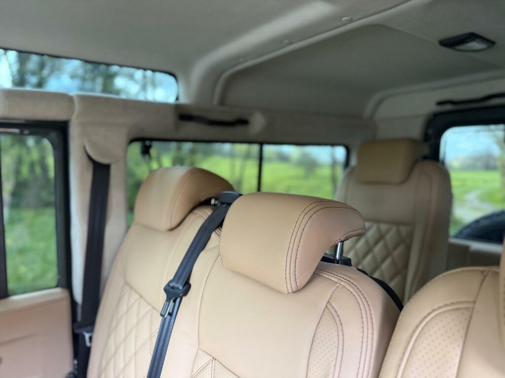 Land Rover Defender 110 2.0 D240 Se 110 Black #43