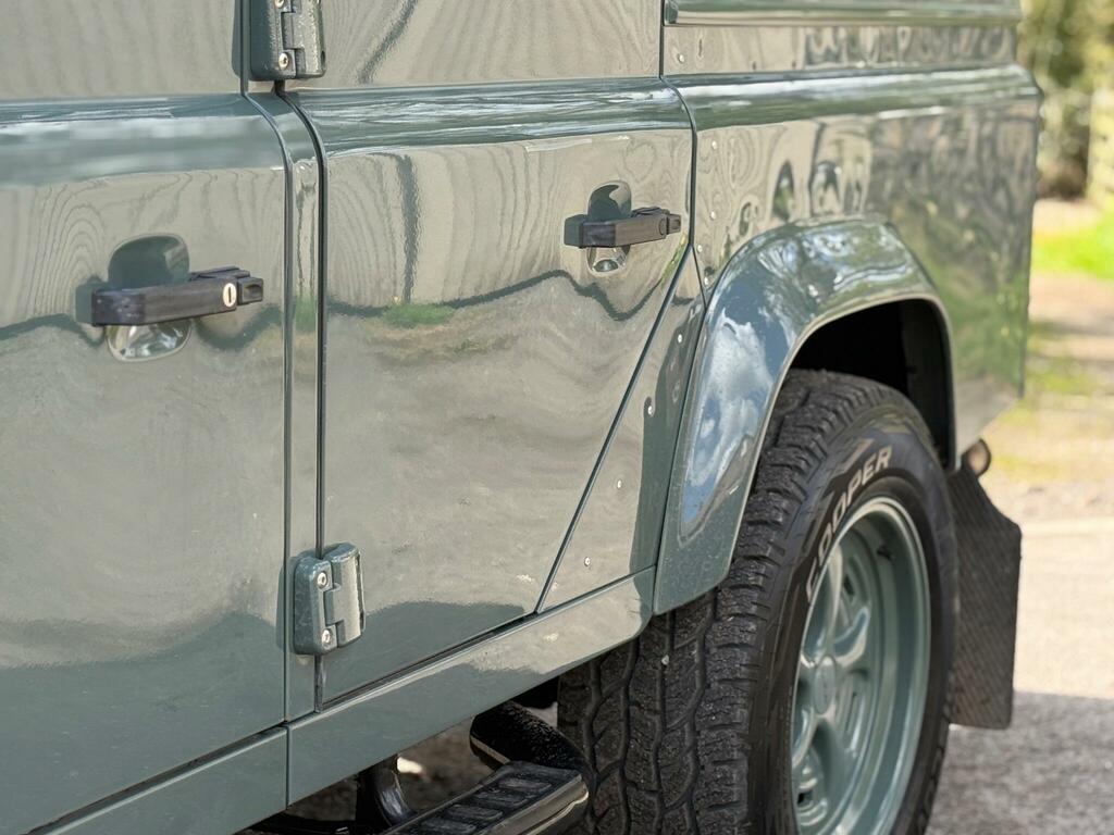 Land Rover Defender 110 2.0 D240 Se 110 Black #57