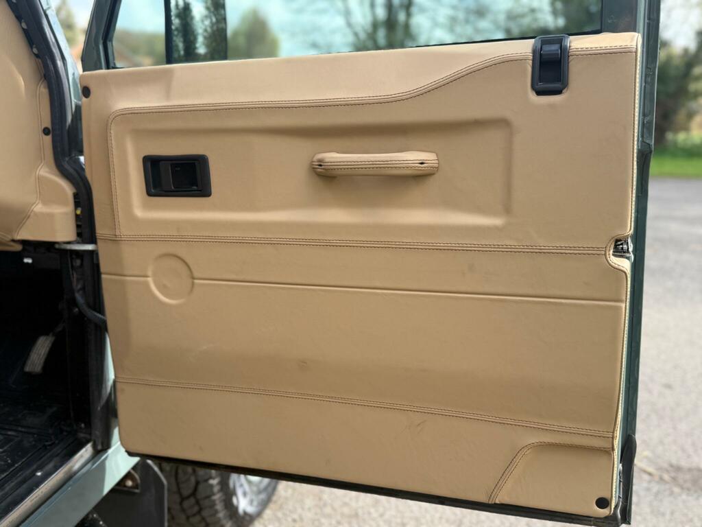 Land Rover Defender 110 2.0 D240 Se 110 Black #51