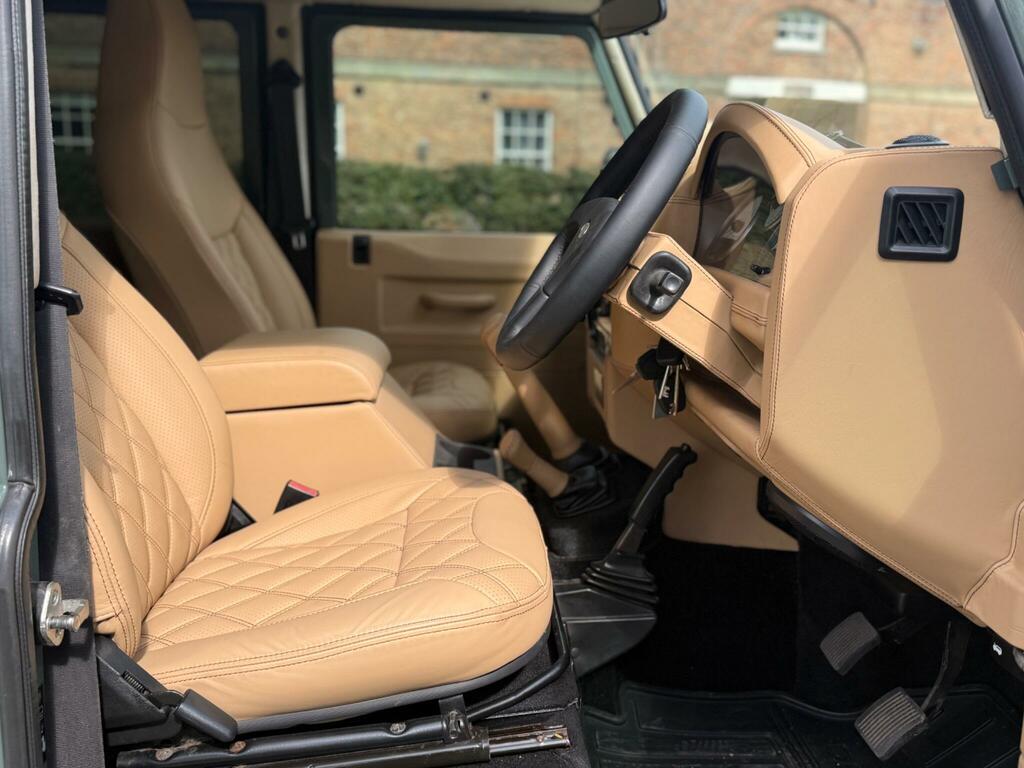 Land Rover Defender 110 2.0 D240 Se 110 Black #4