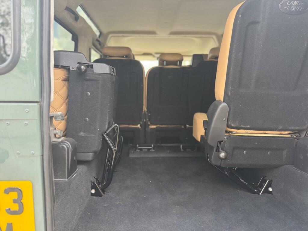 Land Rover Defender 110 2.0 D240 Se 110 Black #35