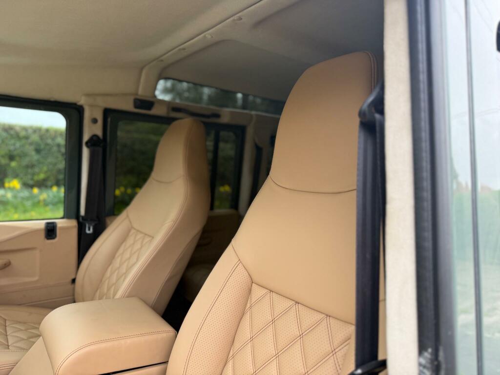 Land Rover Defender 110 2.0 D240 Se 110 Black #37