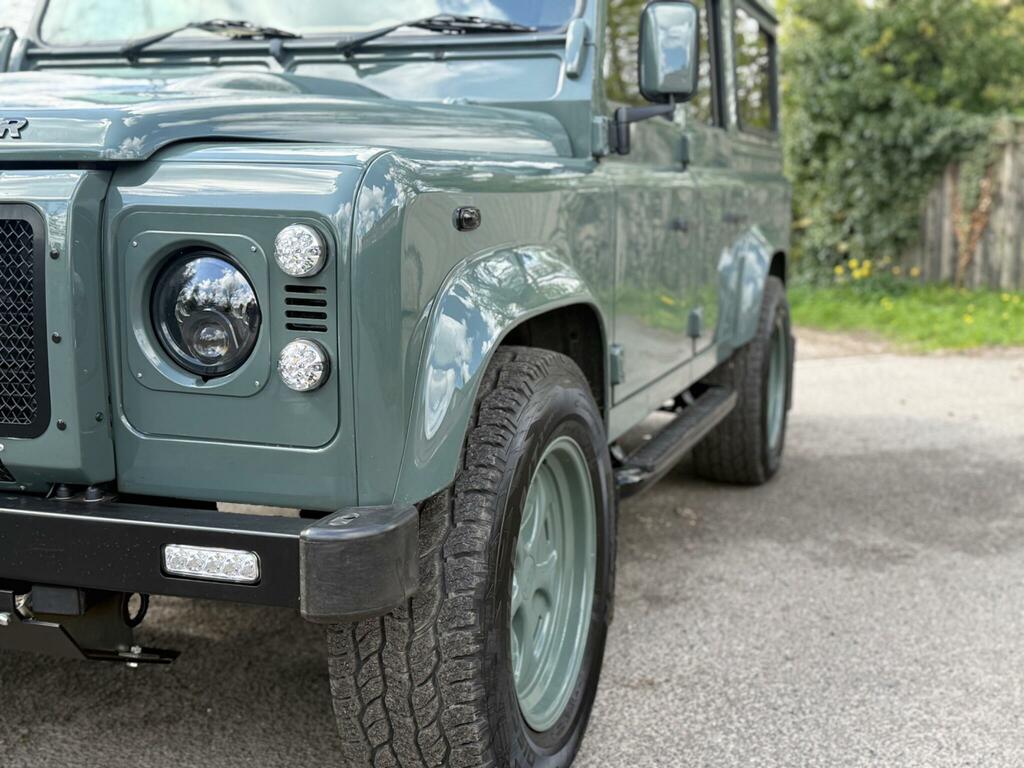 Land Rover Defender 110 2.0 D240 Se 110 Black #11
